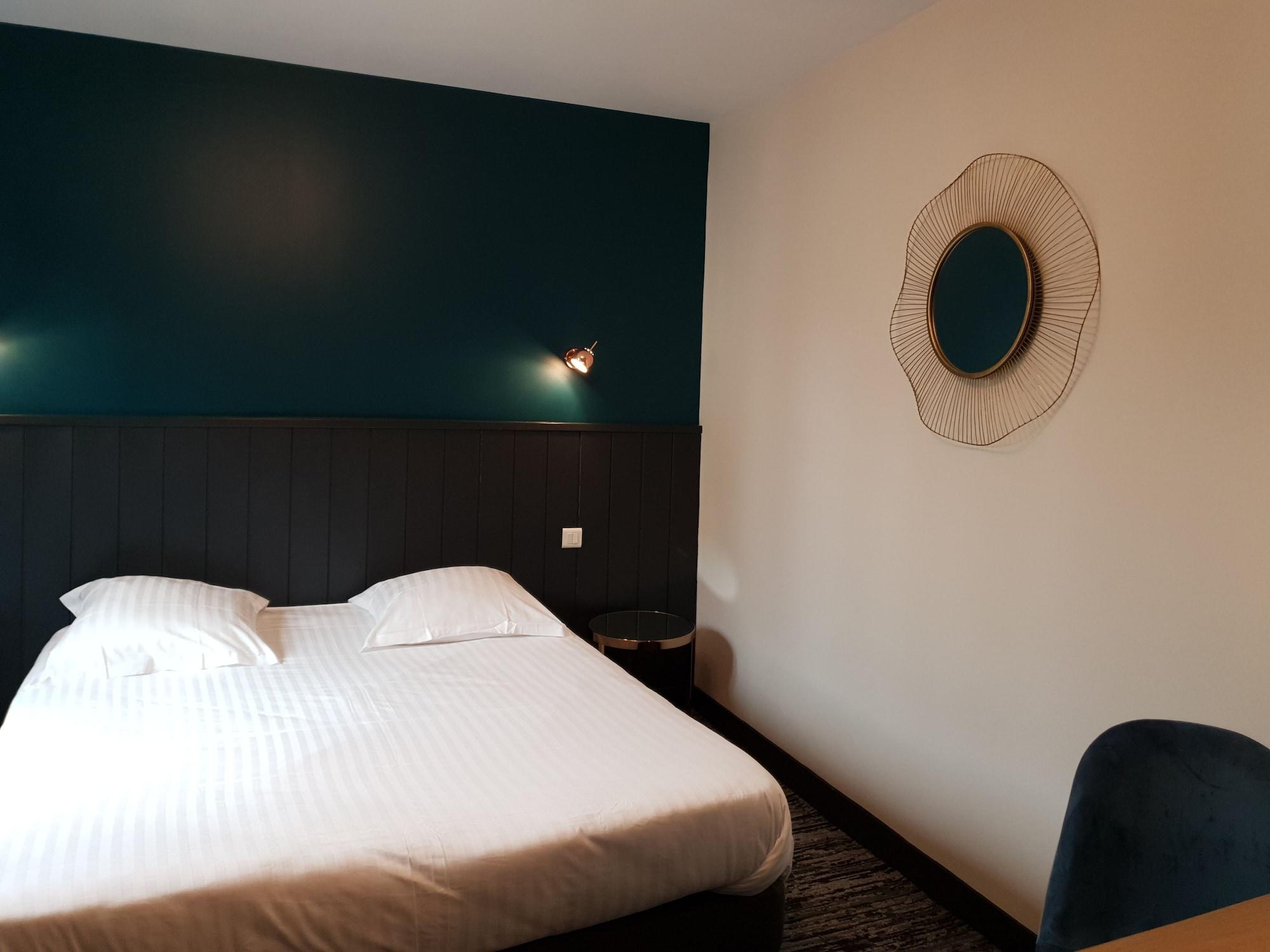 Hotel The Originals Boutique, La Colonne De Bronze,