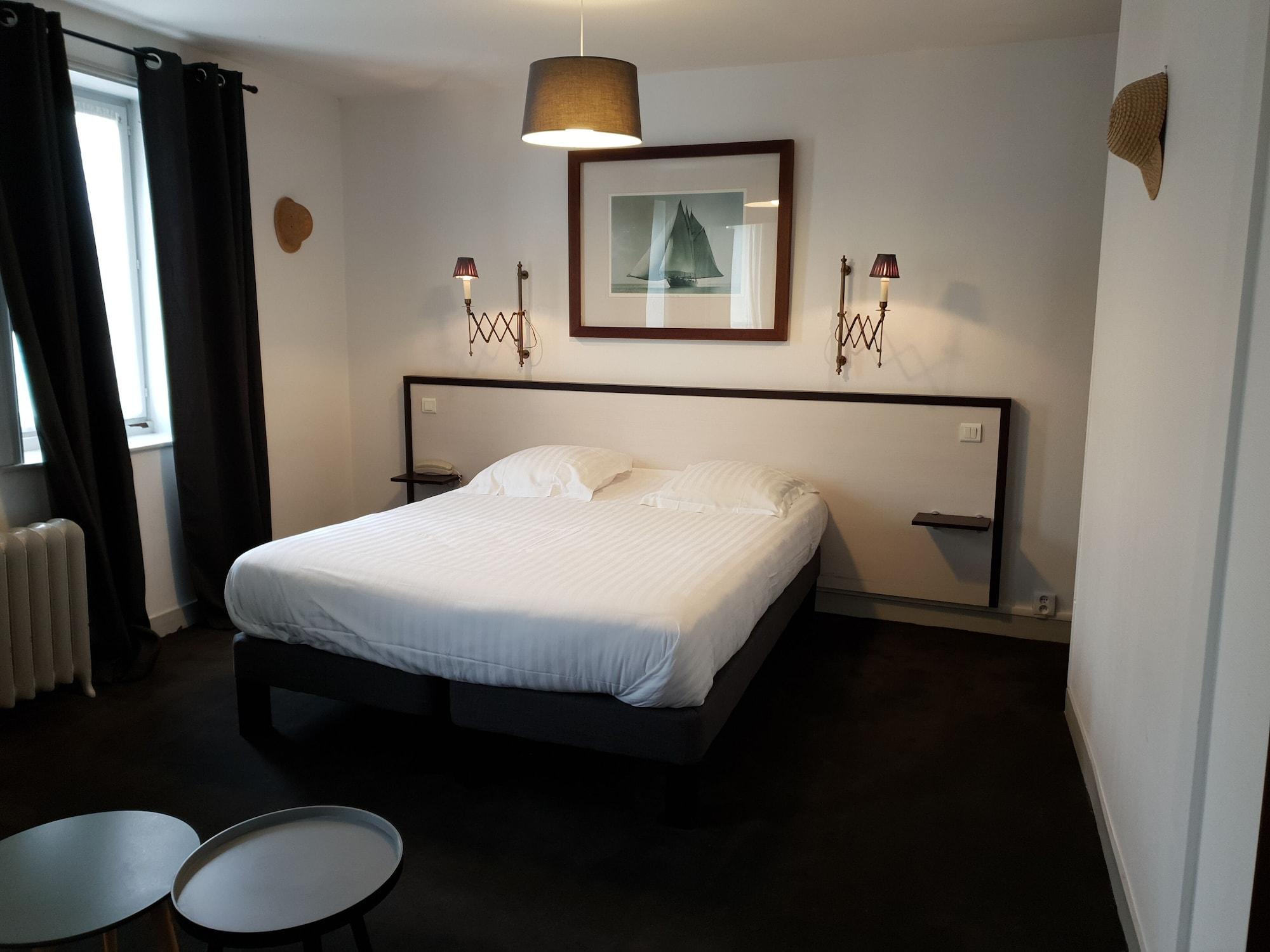 Hotel The Originals Boutique, La Colonne De Bronze,
